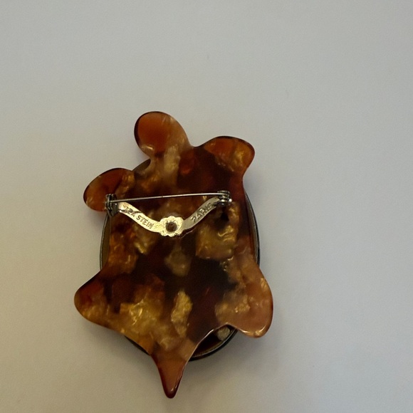 Tortoise Shell Turtle Brooch - Picture 2 of 2